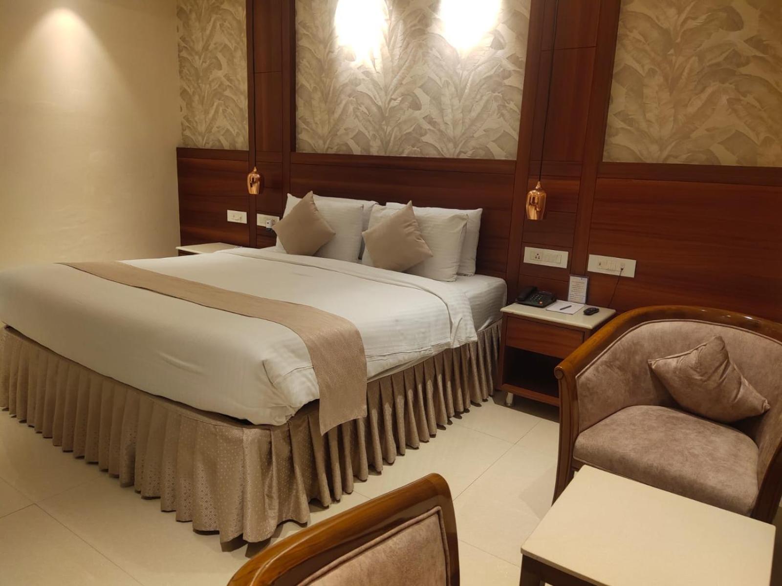 Hotel The Plaza Hyderabad Exterior photo